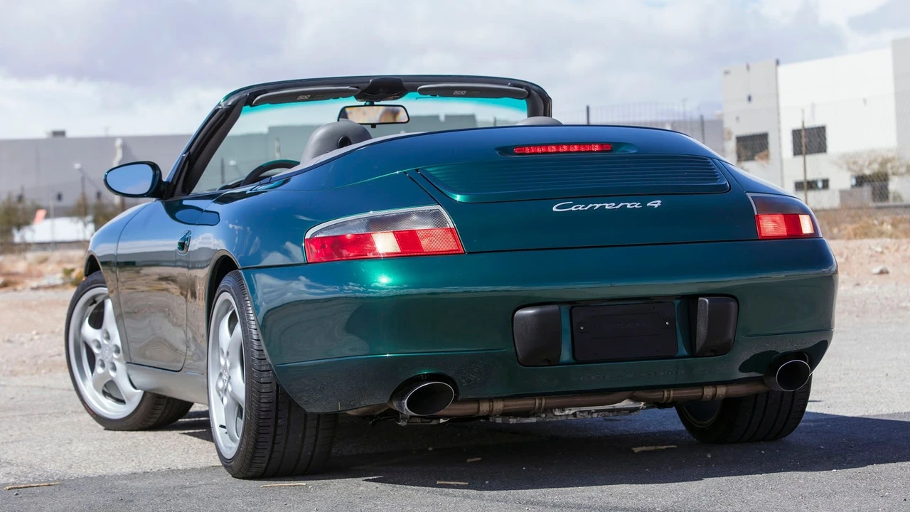 2001 Porsche 996 Carrera 4 - Image 19 of 31