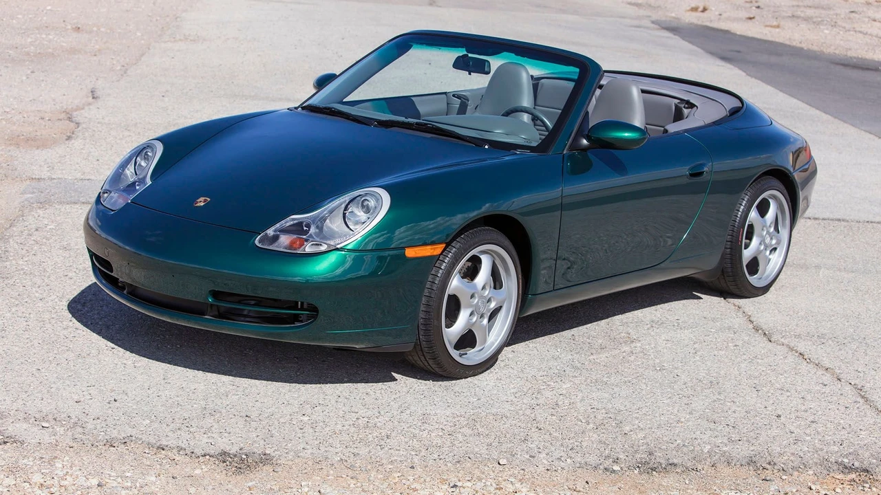 2001 Porsche 996 Carrera 4 - Image 6 of 31