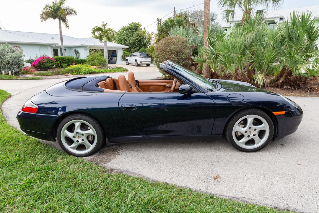 2001 Porsche 996 Carrera 4 - Image 9 of 31