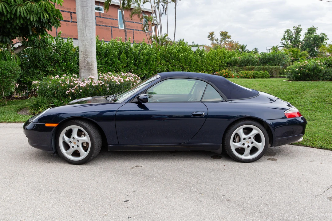 2001 Porsche 996 Carrera 4 - Image 12 of 31
