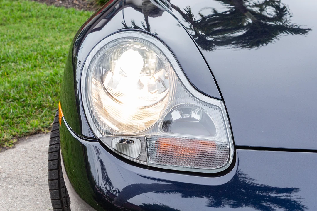 2001 Porsche 996 Carrera 4 - Image 17 of 31