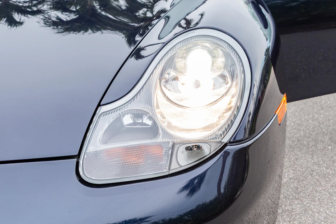2001 Porsche 996 Carrera 4 - Image 20 of 31