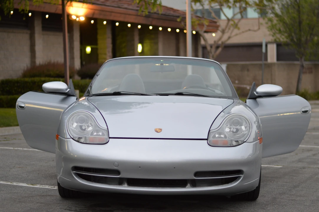 2001 Porsche 996 Carrera 4 - Image 6 of 31