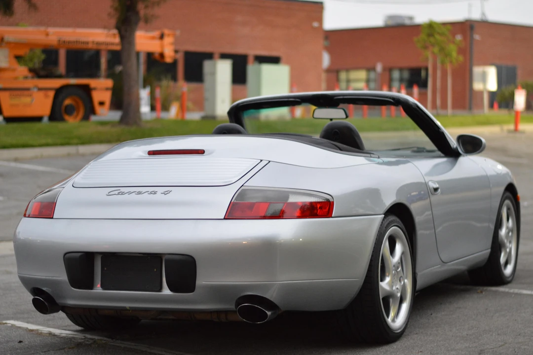 2001 Porsche 996 Carrera 4 - Image 4 of 31