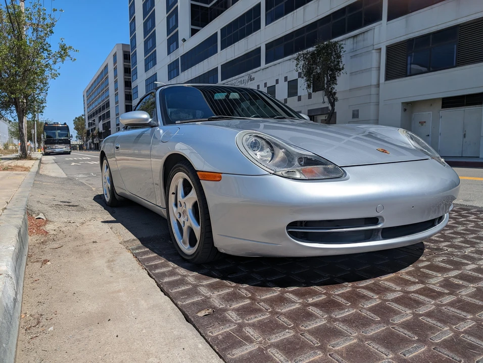 2001 Porsche 996 Carrera 4 - Image 23 of 31