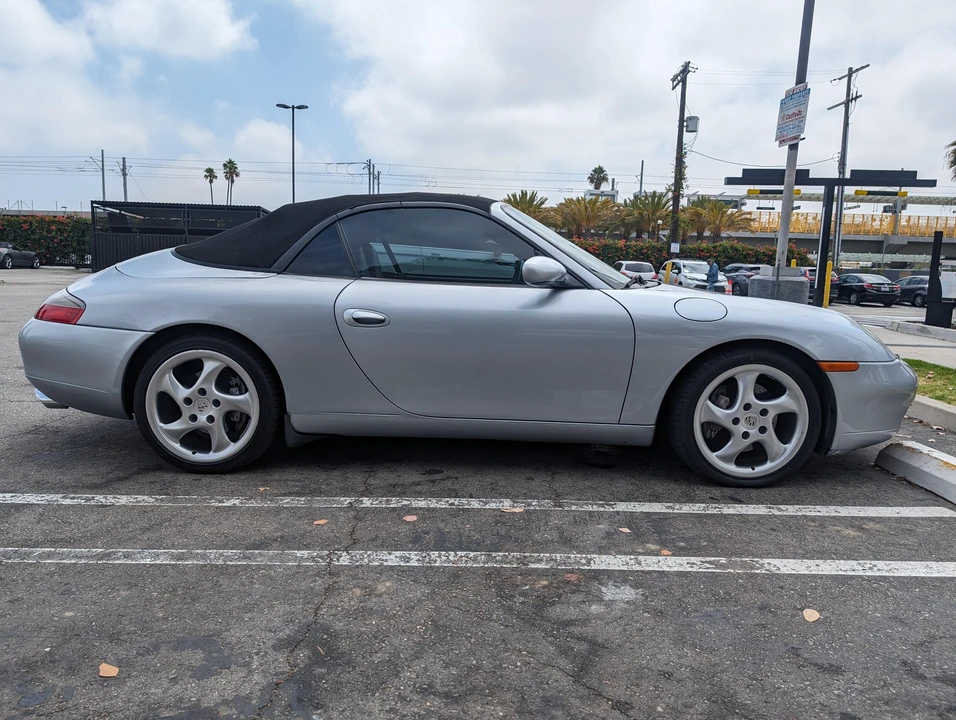 2001 Porsche 996 Carrera 4 - Image 21 of 31