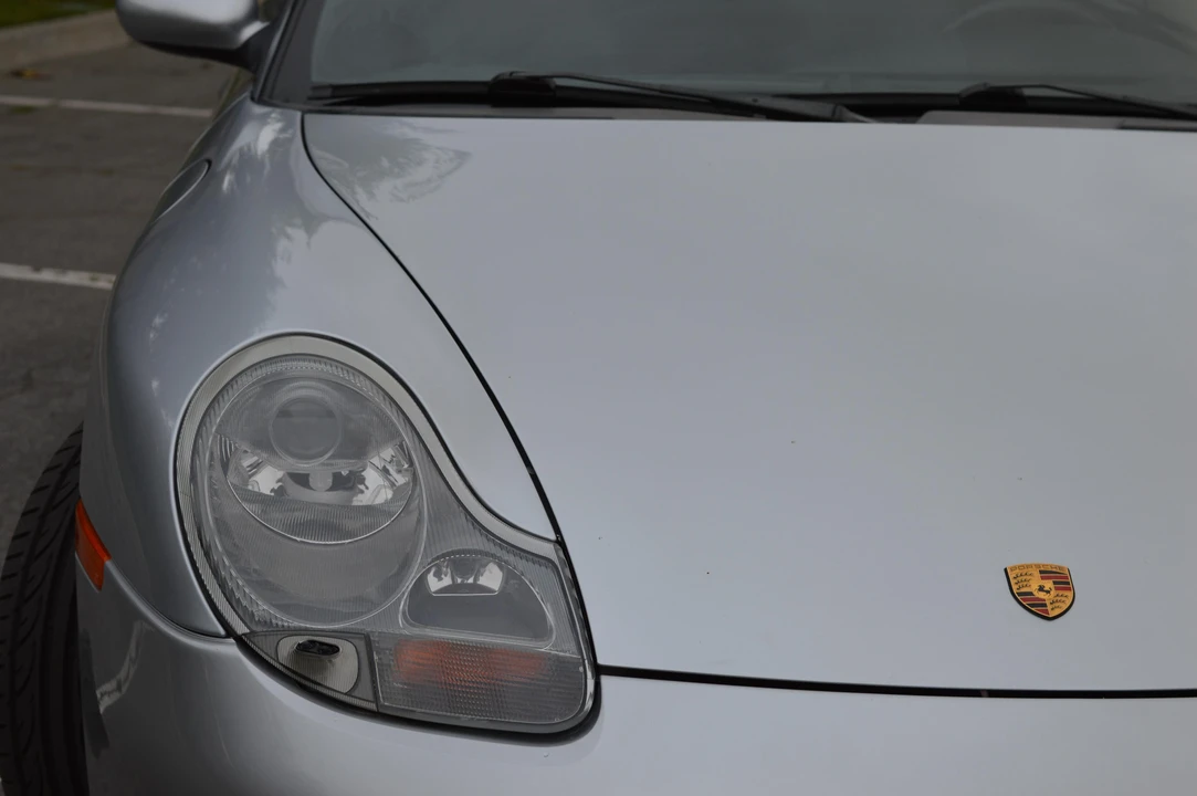 2001 Porsche 996 Carrera 4 - Image 26 of 31