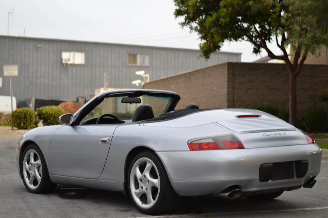 2001 Porsche 996 Carrera 4 - Image 9 of 31