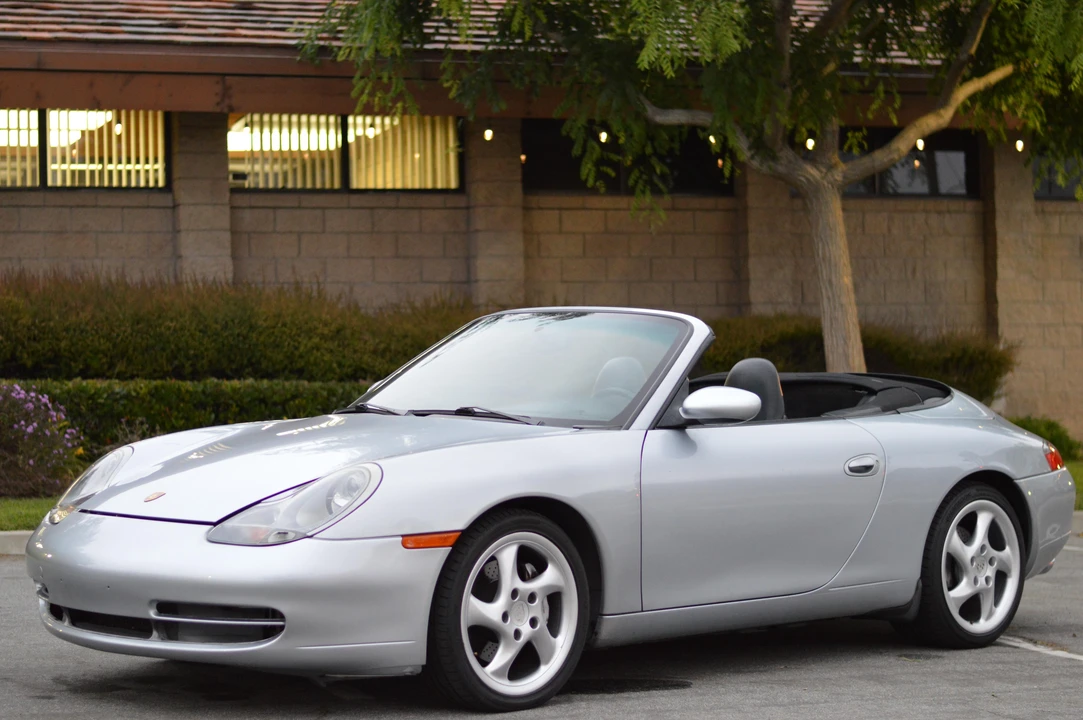 2001 Porsche 996 Carrera 4 - Image 7 of 31