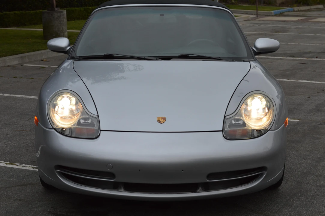 2001 Porsche 996 Carrera 4 - Image 11 of 31