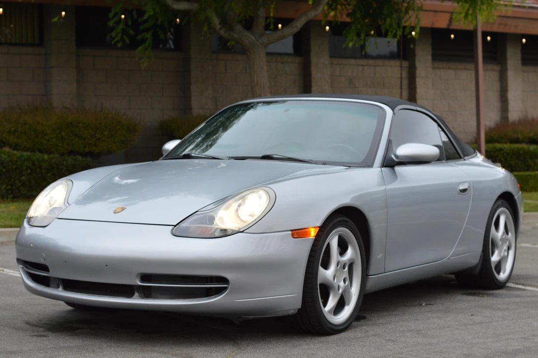 2001 Porsche 996 Carrera 4 - Image 13 of 31
