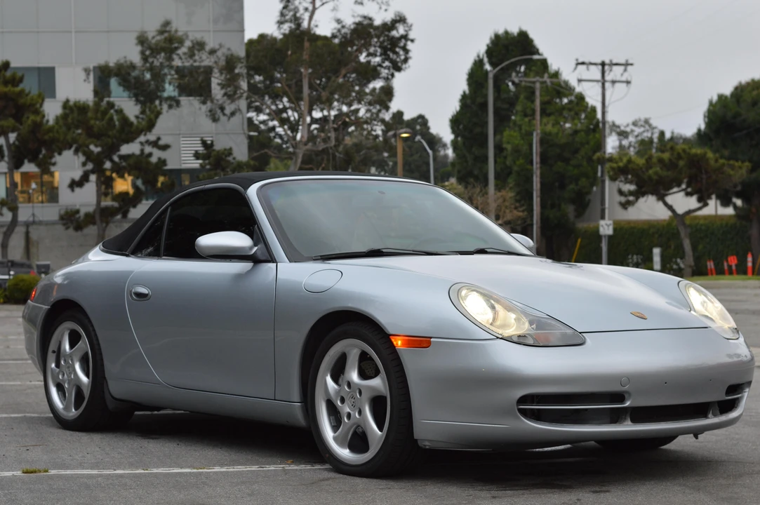 2001 Porsche 996 Carrera 4 - Image 22 of 31