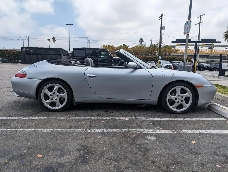 2001 Porsche 996 Carrera 4 - Image 10 of 31