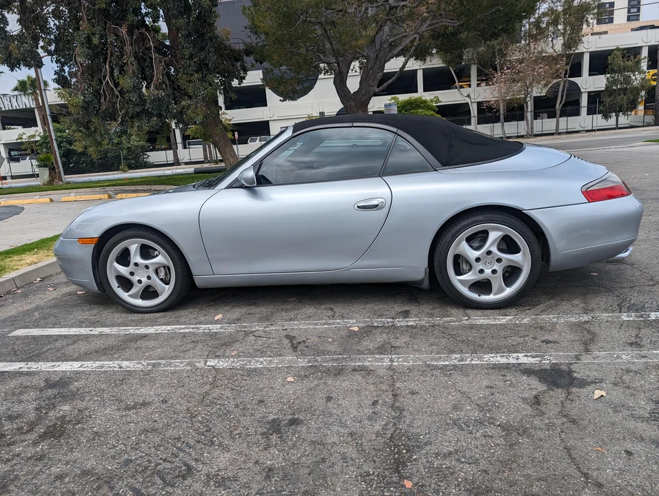 2001 Porsche 996 Carrera 4 - Image 14 of 31