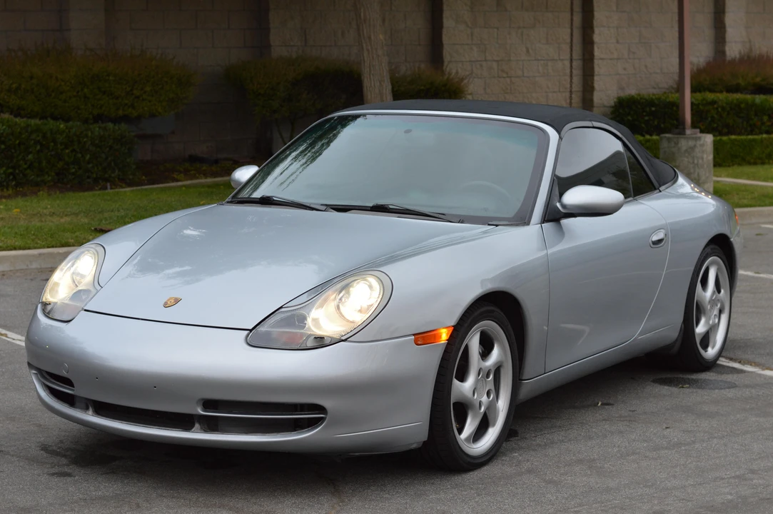 2001 Porsche 996 Carrera 4 - Image 12 of 31