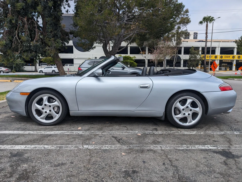 2001 Porsche 996 Carrera 4 - Image 8 of 31