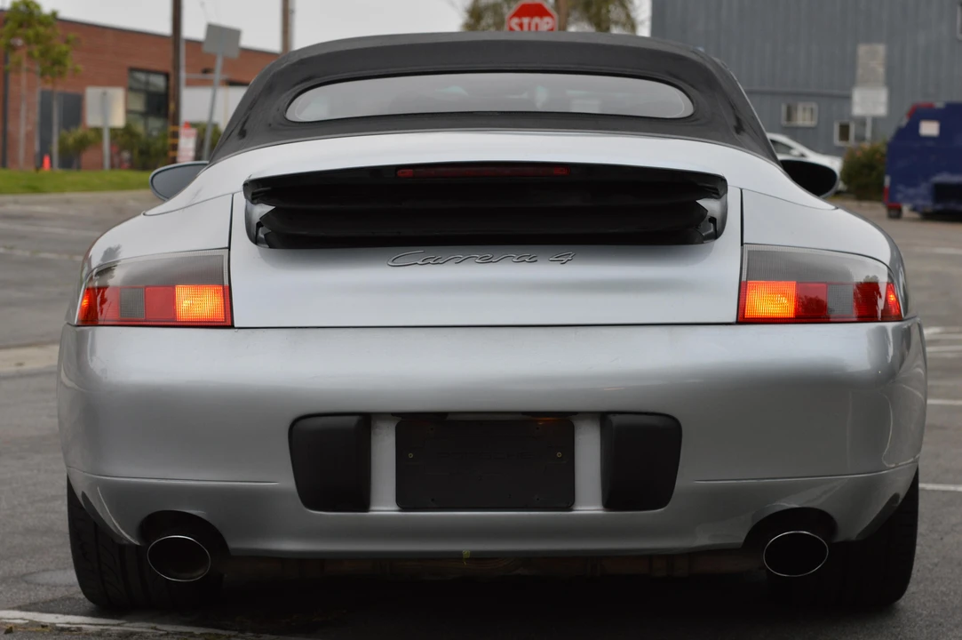 2001 Porsche 996 Carrera 4 - Image 17 of 31