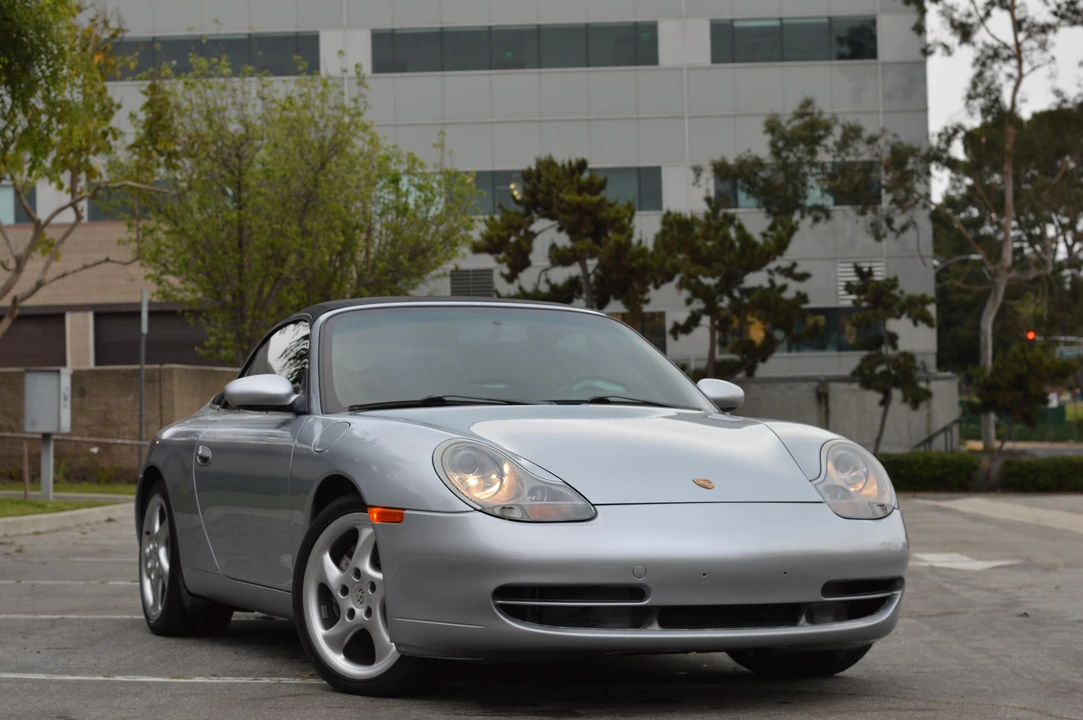 2001 Porsche 996 Carrera 4 - Image 24 of 31