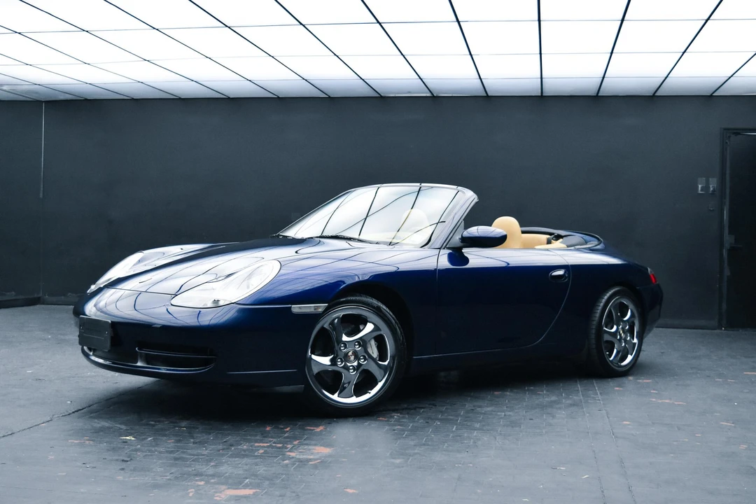 2001 Porsche 996 Carrera 4 - Image 11 of 31