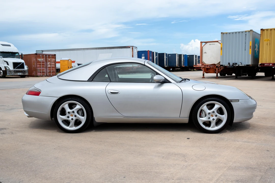 2001 Porsche 996 Carrera 4 - Image 11 of 31