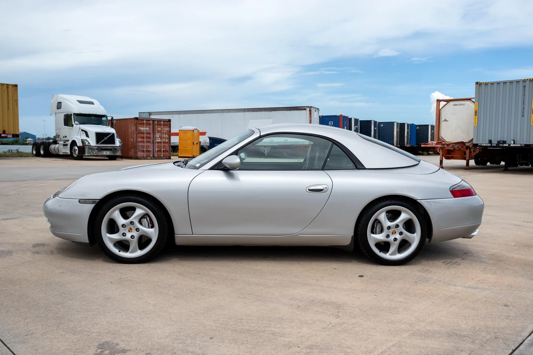 2001 Porsche 996 Carrera 4 - Image 14 of 31