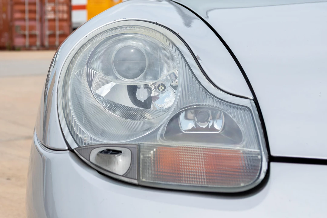 2001 Porsche 996 Carrera 4 - Image 15 of 31