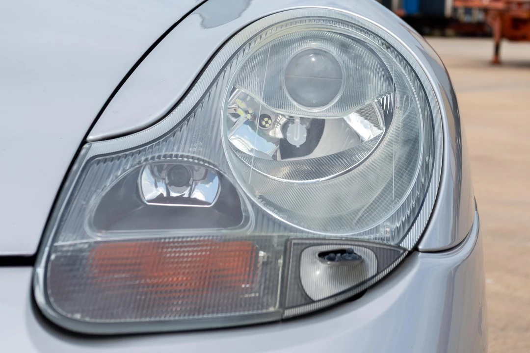 2001 Porsche 996 Carrera 4 - Image 16 of 31