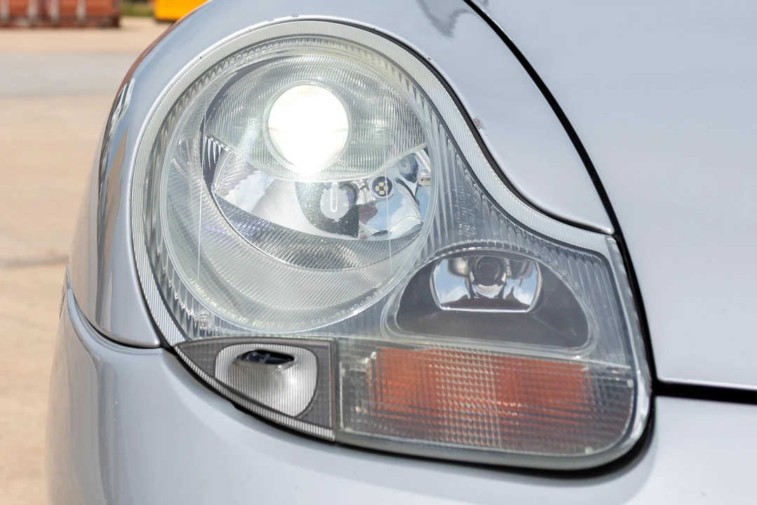 2001 Porsche 996 Carrera 4 - Image 17 of 31