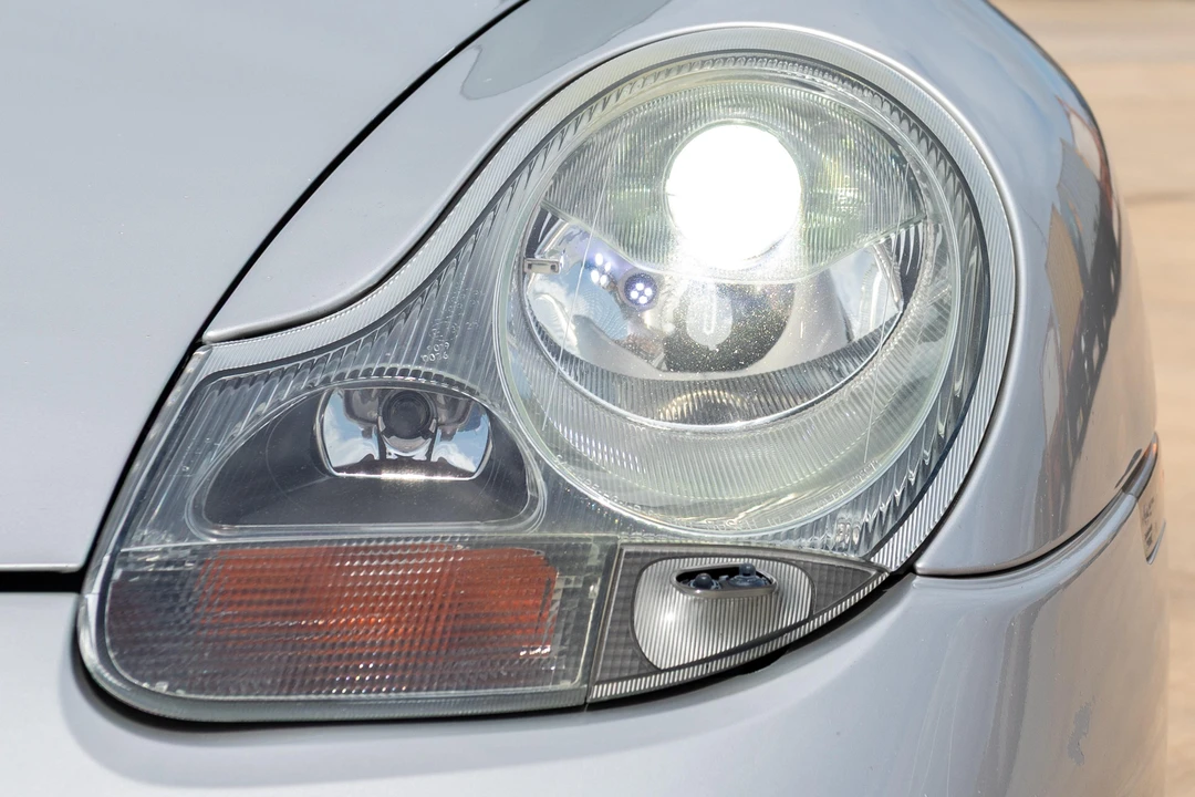 2001 Porsche 996 Carrera 4 - Image 18 of 31
