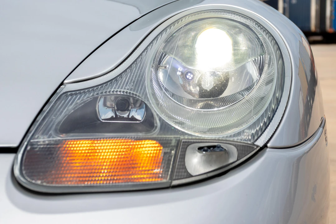 2001 Porsche 996 Carrera 4 - Image 20 of 31