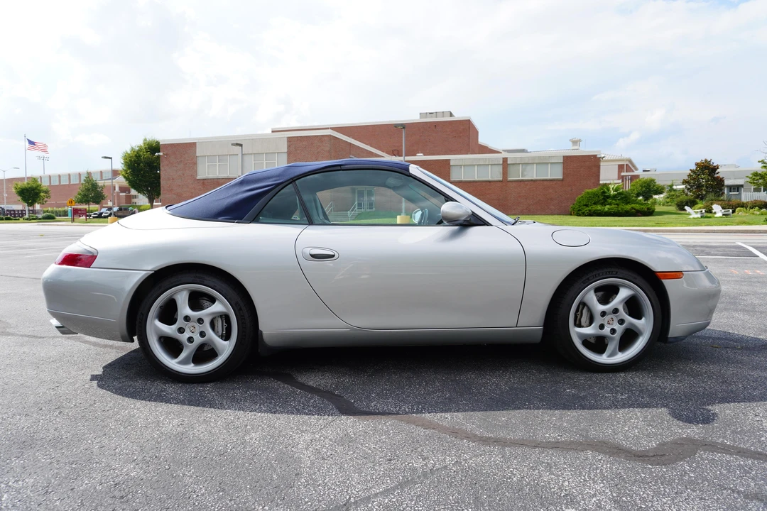 2001 Porsche 996 Carrera 4 - Image 19 of 31