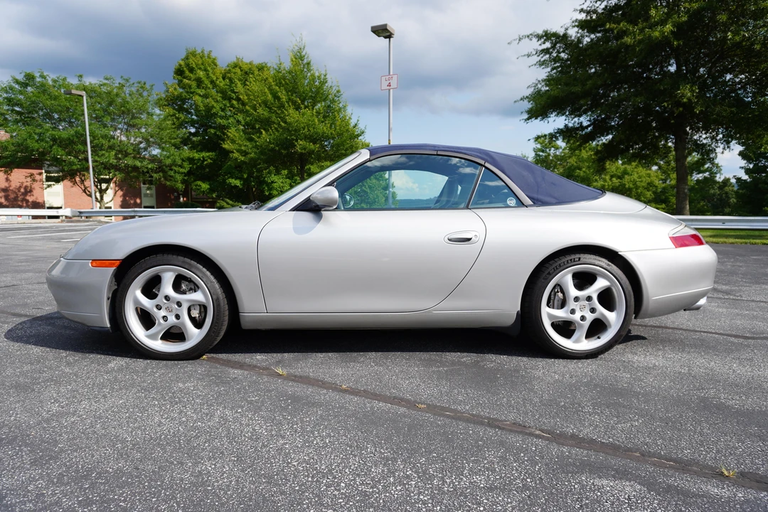 2001 Porsche 996 Carrera 4 - Image 15 of 31