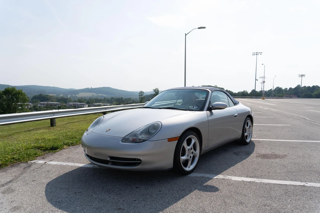 2001 Porsche 996 Carrera 4 - Image 13 of 31