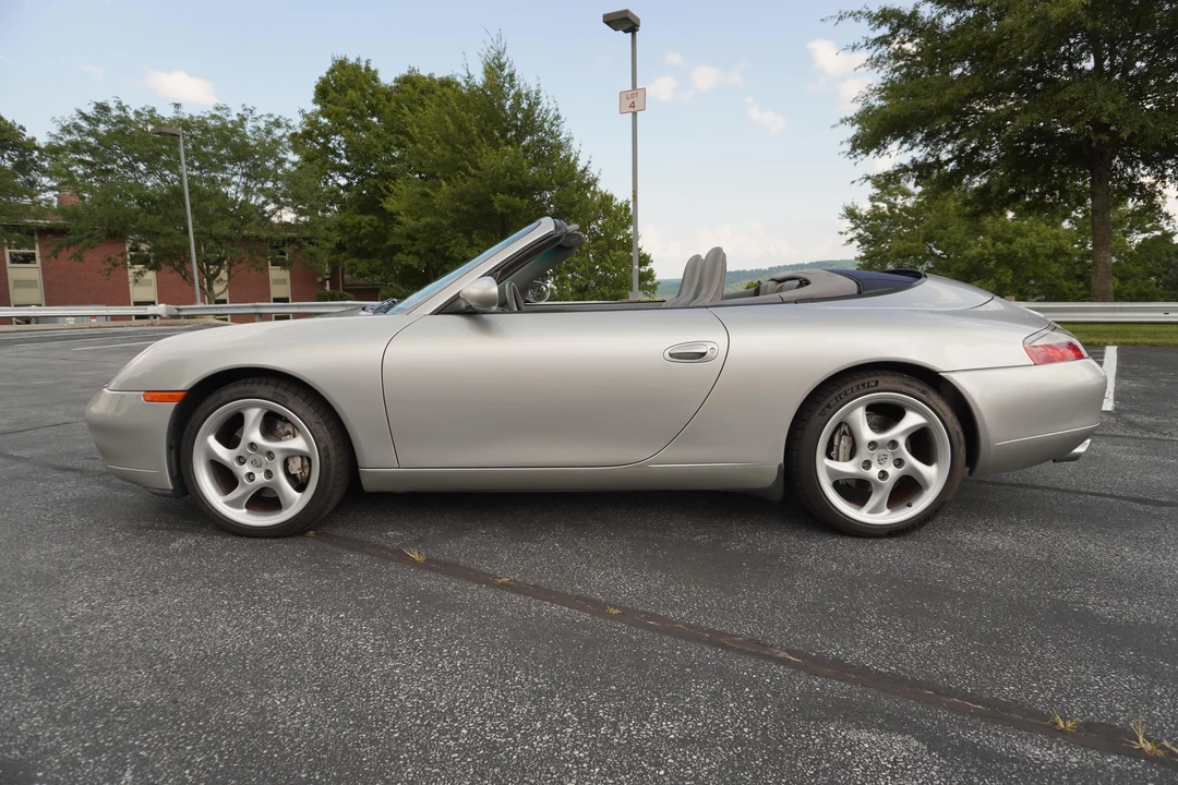 2001 Porsche 996 Carrera 4 - Image 6 of 31
