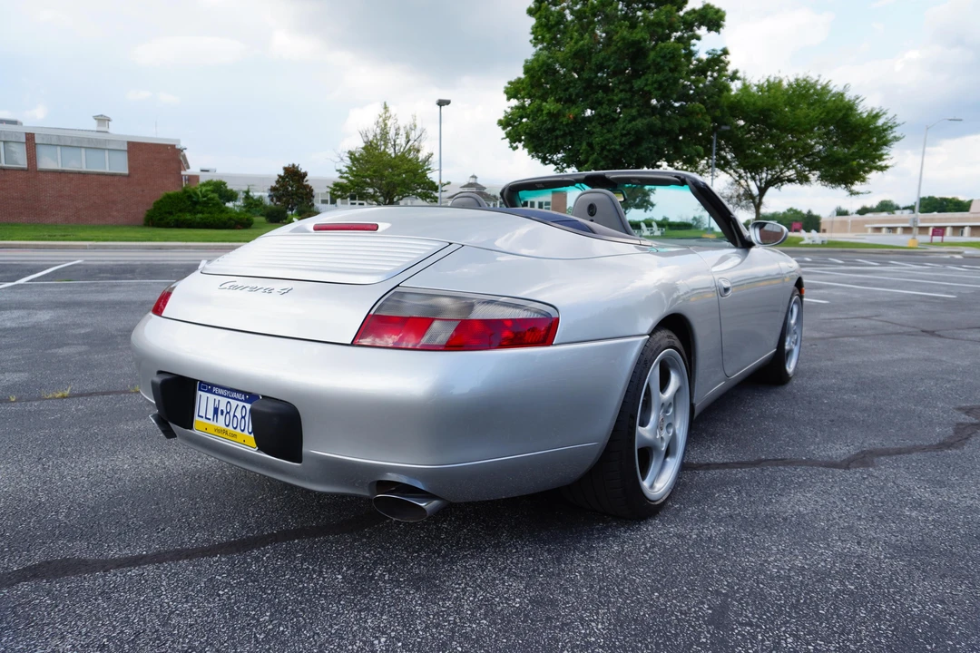 2001 Porsche 996 Carrera 4 - Image 9 of 31