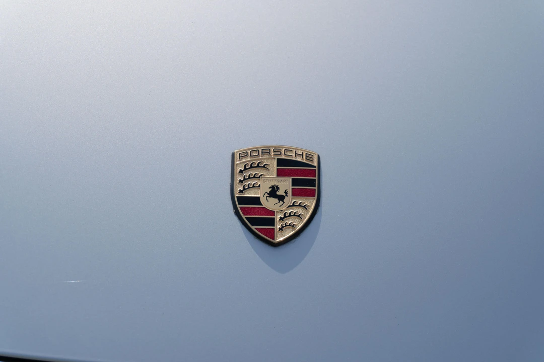 2001 Porsche 996 Carrera 4 - Image 25 of 31
