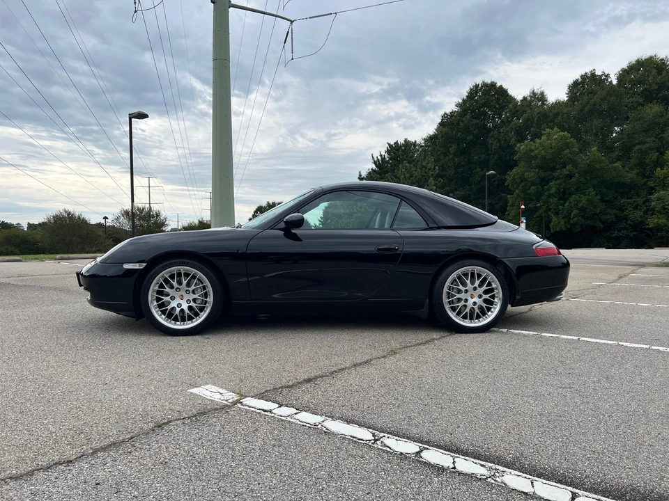2001 Porsche 996 Carrera 4 - Image 17 of 31
