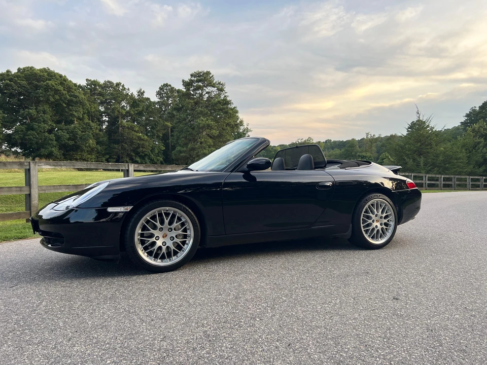 2001 Porsche 996 Carrera 4 - Image 11 of 31