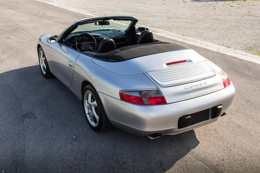 2001 Porsche 996 Carrera 4 - Image 12 of 31