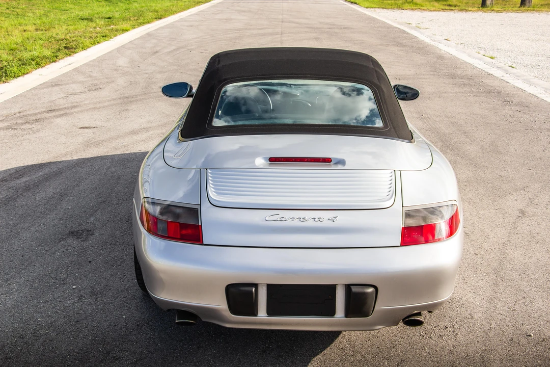 2001 Porsche 996 Carrera 4 - Image 26 of 31