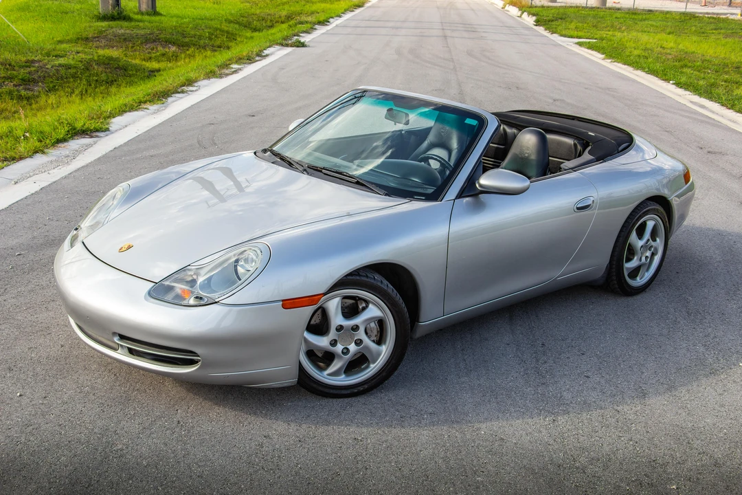 2001 Porsche 996 Carrera 4 - Image 9 of 31