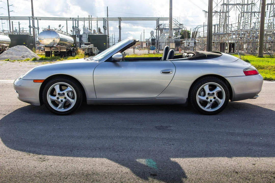 2001 Porsche 996 Carrera 4 - Image 10 of 31