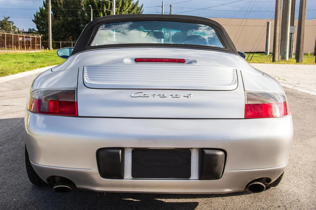 2001 Porsche 996 Carrera 4 - Image 5 of 31