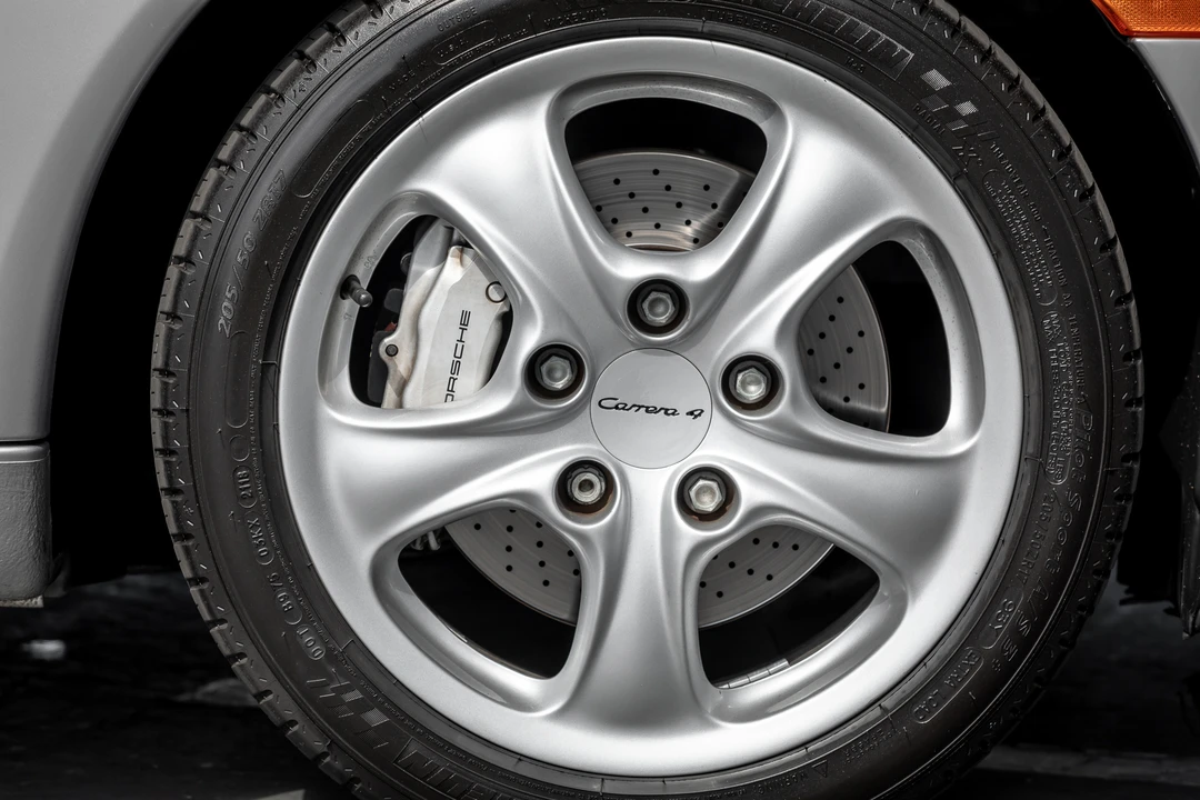 2001 Porsche 996 Carrera - Image 26 of 31