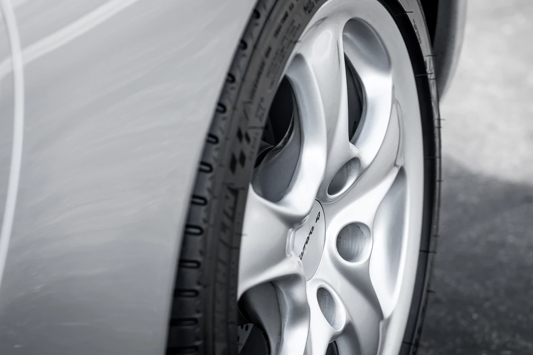 2001 Porsche 996 Carrera - Image 25 of 31