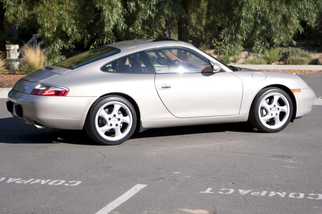 2001 Porsche 996 Carrera - Image 13 of 31