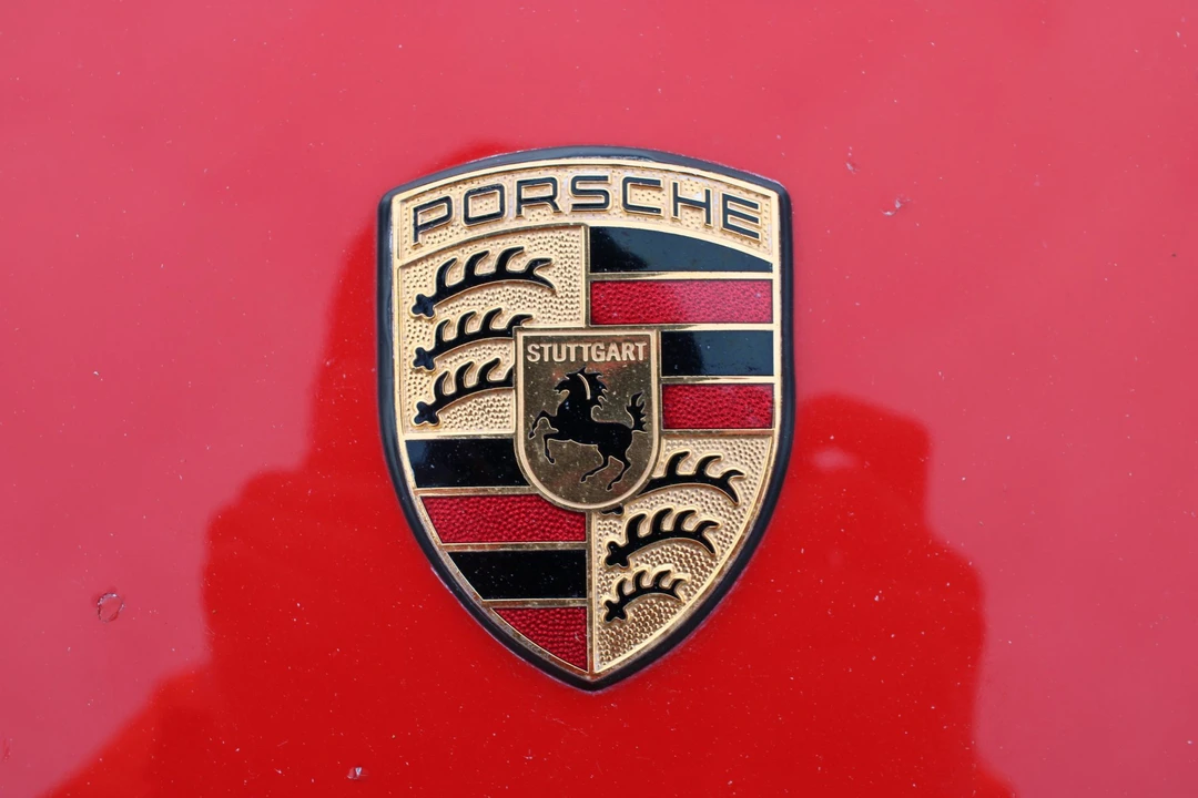 2001 Porsche 996 Carrera 4 - Image 25 of 31