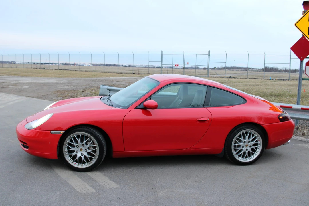 2001 Porsche 996 Carrera 4 - Image 4 of 31
