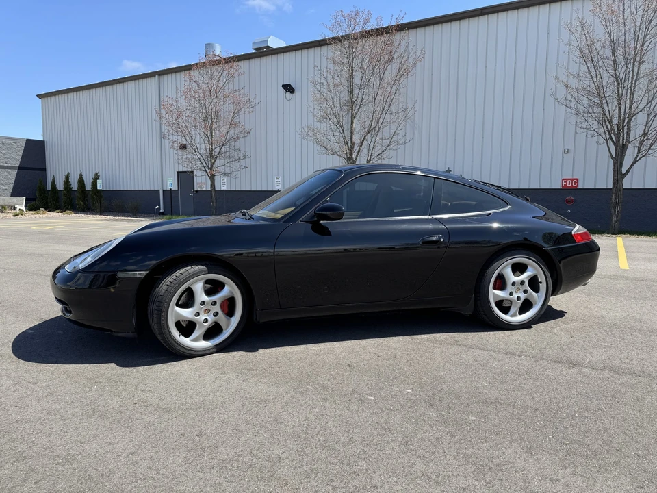2001 Porsche 996 Carrera 4 - Image 4 of 31