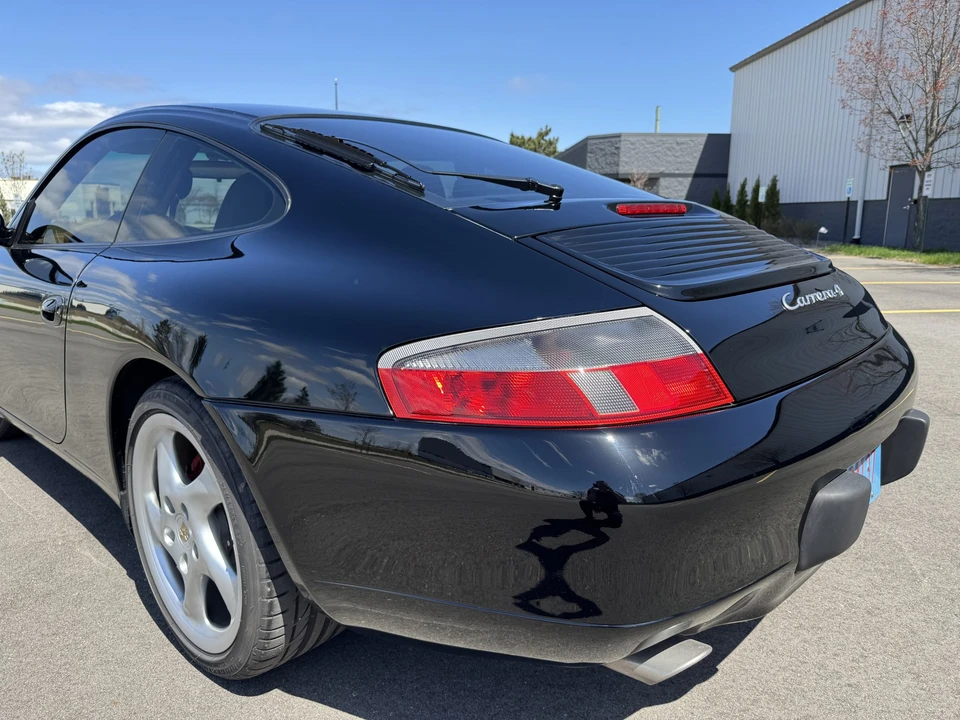 2001 Porsche 996 Carrera 4 - Image 15 of 31